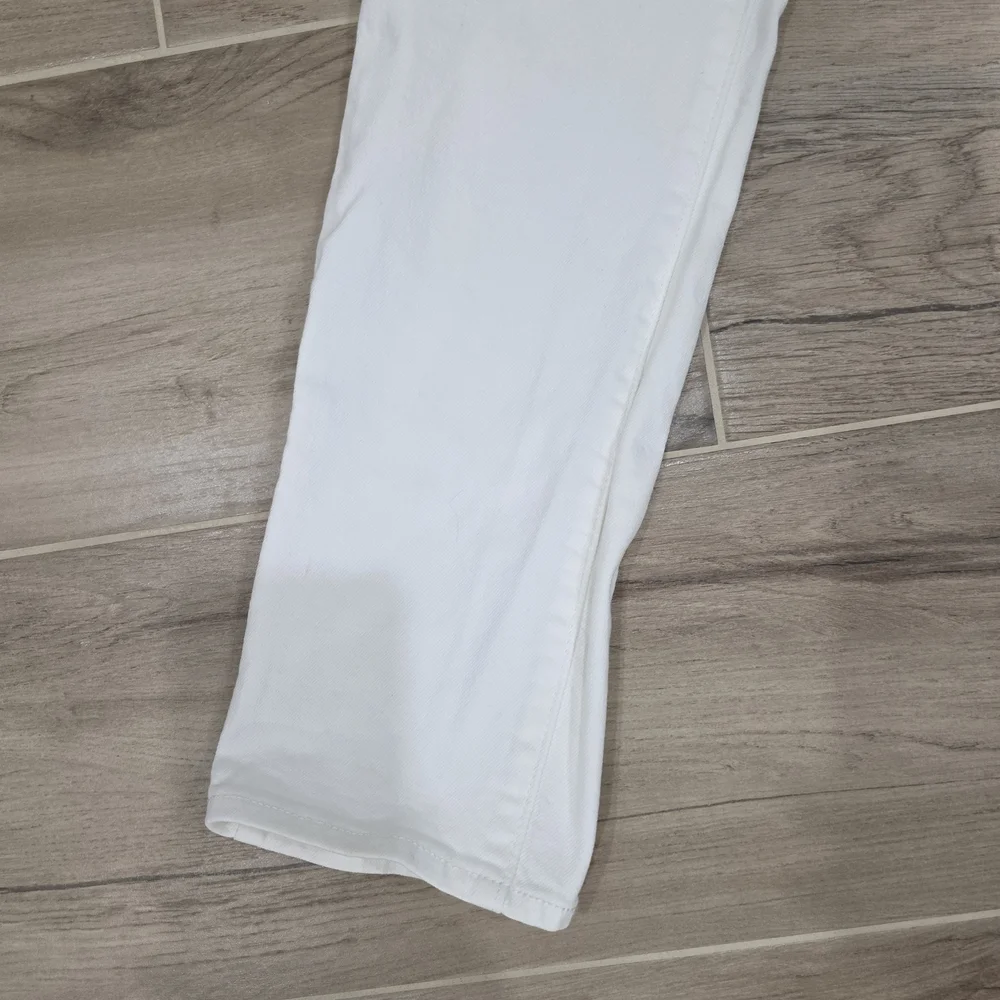 Women's White Levi's Jeans - Picture 4 of 16